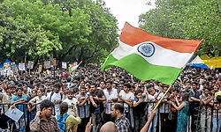 ನೀಟ್’ ಹೋರಾಟ ತೀವ್ರ! ಬೀದಿಗಿಳಿದ ವಿದ್ಯಾರ್ಥಿಗಳು