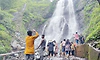 Amboli Falls: ಅಂಬೋಲಿ ಜಲಪಾತ ಎಂಬ ಅಚ್ಚರಿ; ಧುಮ್ಮಿಕ್ಕಿ ಹರಿಯುವ ಜಲಧಾರೆಯಲ್ಲಿ...