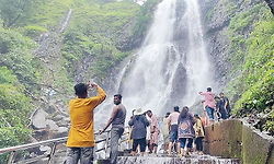 Amboli Falls: ಅಂಬೋಲಿ ಜಲಪಾತ ಎಂಬ ಅಚ್ಚರಿ; ಧುಮ್ಮಿಕ್ಕಿ ಹರಿಯುವ ಜಲಧಾರೆಯಲ್ಲಿ...
