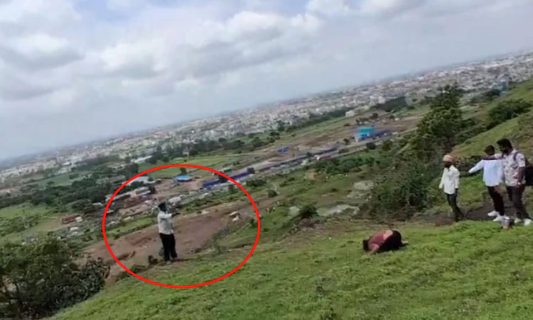 ಬೆಟ್ಟದಿಂದ ಹಾರಿ ಒಂದೇ ಕುಟುಂಬದ ಮೂವರು ಸಾವು: ಪ್ರಕರಣಕ್ಕೆ ರೋಚಕ ಟ್ವಿಸ್ಟ್.!‌   