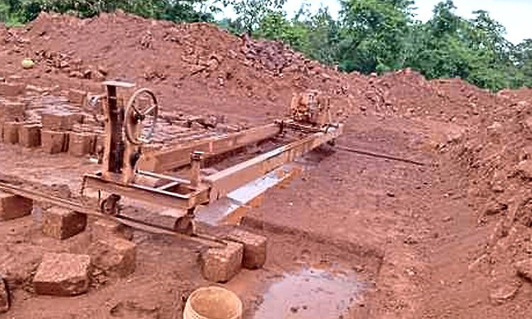 ಕಾಲ್ತೋಡು: ಸರಕಾರಿ ಜಾಗದಲ್ಲಿ ಅಕ್ರಮ ಗಣಿಗಾರಿಕೆ; 16 ಲಕ್ಷ ರೂ. ಸೊತ್ತು ವಶಕ್ಕೆ