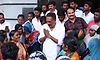 ನೀಲಿ ಶಾಲು ಪ್ರತಾಪ್ ಸಿಂಹ ಅವರನ್ನು ಡಿಸ್ಟರ್ಬ್ ಮಾಡಿದೆ: ಪ್ರಕಾಶ್ ರಾಜ್