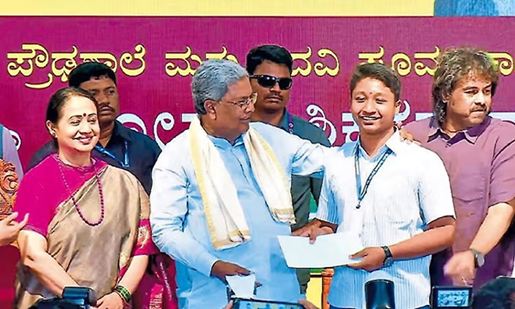 Puttur student wins CM’s special award for inventing facial-recognition attendance system