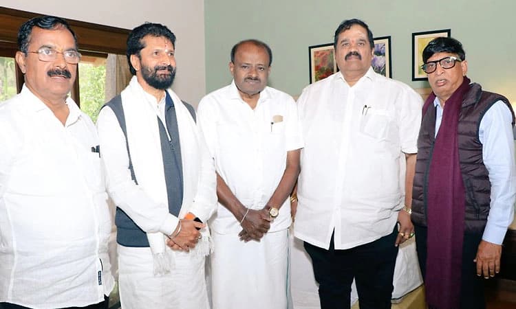 ಟ್ರಂಪ್‌ ರೀತಿ ಹೊಸ ತೆರಿಗೆ ಹಾಕುವಲ್ಲಿ ಸಿದ್ದರಾಮಯ್ಯ ಎಕ್ಸ್‌ಪರ್ಟ್‌:ಎಚ್‌.ಡಿ.ಕುಮಾರಸ್ವಾಮಿ