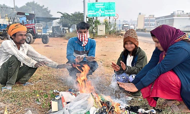 Tumakuru: ಮೈ ಕೊರೆಯುವ ಚಳಿಗೆ ನಡುಗಿದ ಜಿಲ್ಲೆಯ ಜನ