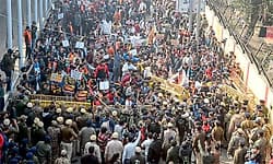 Dehli: ಬಾಂಗ್ಲಾ ರಾಯಭಾರ ಕಚೇರಿ ಎದುರು ಹಿಂದೂ ಸಂಘಟನೆಗಳ ಬೃಹತ್‌ ಪ್ರತಿಭಟನೆ, ಆಕ್ರೋಶ