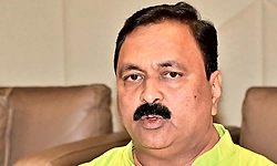 Hubli: ಐದು ಗ್ಯಾರಂಟಿ ಜೊತೆ ಸರ್ಕಾರದಿಂದ ಲಿಕ್ಕರ್‌ ಗ್ಯಾರಂಟಿ: ಶಾಸಕ ಮಹೇಶ ಟೆಂಗಿನಕಾಯಿ ಟೀಕೆ