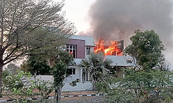 ರೀಲ್ಸ್ ಮಾಡುವವರಿಂದ ರೆಡ್ಡಿ ಮಾಡೆಲ್ ಹೌಸ್ ಗೆ ಬೆಂಕಿ; ಅಪ್ರಾಪ್ತರು ಸೇರಿ 8 ಮಂದಿ ವಶಕ್ಕೆ