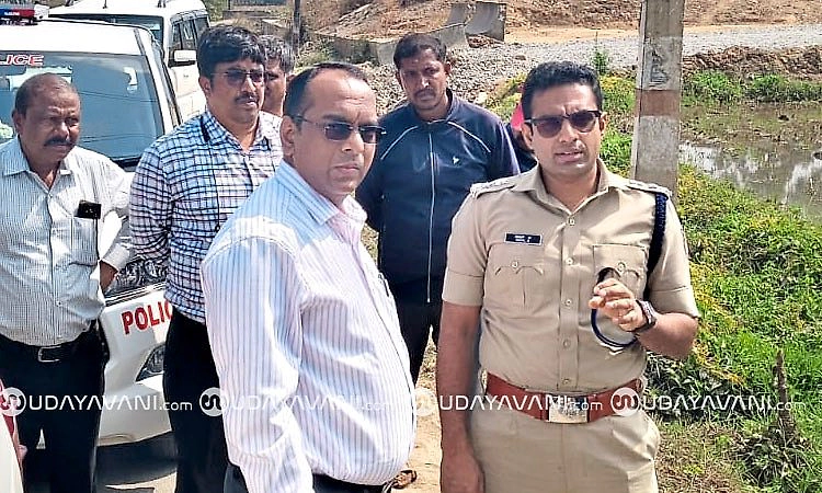 Udayavani impact: ಕುಸಿತ ಸ್ಥಳಕ್ಕೆ ಜಿಲ್ಲಾಧಿಕಾರಿ,ಎಸ್‌ಪಿ ಭೇಟಿ: ತಾತ್ಕಾಲಿಕ ದುರಸ್ತಿ