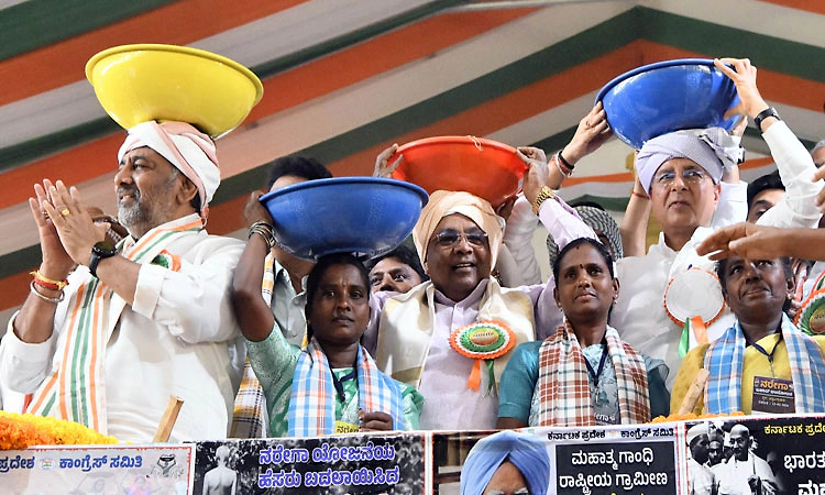 ಮನರೇಗಾ ಯೋಜನೆ ಪರ ರಾಜ್ಯ ಕಾಂಗ್ರೆಸ್‌ ರಣಕಹಳೆ