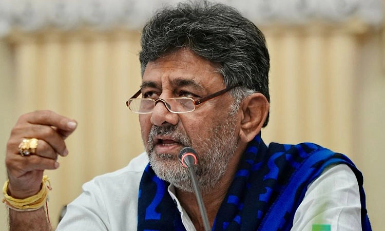 ಶಾಲೇಲಿ ಮೊಬೈಲ್ ನಿಷೇಧಕ್ಕೆ ಗಂಭೀರ ಚಿಂತನೆ: ಡಿ.ಕೆ.ಶಿವಕುಮಾರ್‌