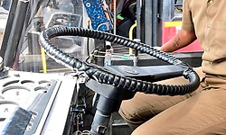 Puttur: ರಸ್ತೆಗೆಸೆಯಲ್ಪಟ್ಟ ಪ್ರಯಾಣಿಕನನ್ನು ಆಸ್ಪತ್ರೆಗೆ ಕರೆ ತಂದ ಬಸ್ ಚಾಲಕ