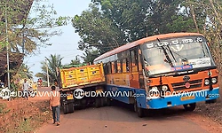Vitla: bus and tipper lorry collide head-on; altercation between drivers
