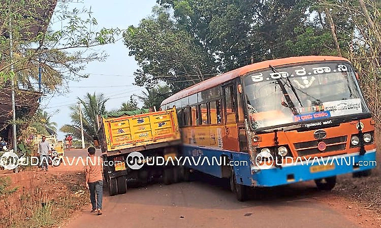 Vitla: bus and tipper lorry collide head-on; altercation between drivers