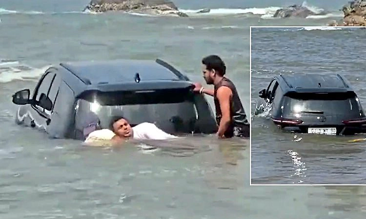 ಗೋವಾ ಬೀಚ್ ನಲ್ಲಿ ಸ್ಟಂಟ್ ಮಾಡಲು ಹೋಗಿ ಸಮುದ್ರ ಪಾಲಾದ ಕಾರು... ಕೊನೆಗೆ ರಕ್ಷಣೆಗೆ ಬಂದ JCB