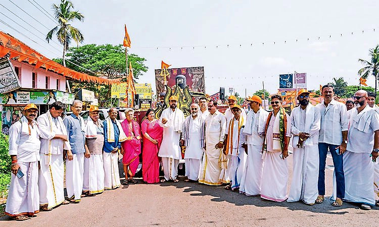 ಪಡುಬಿದ್ರಿ ಶ್ರೀ ಮಹಾಲಿಂಗೇಶ್ವರ ಮಹಾಗಣಪತಿ ದೇವಸ್ಥಾನ: ದೇವರ ದಿವ್ಯಾಭರಣಗಳ ಭವ್ಯ ಶೋಭಾಯಾತ್ರೆ
