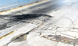 ಮಹಾಕಾಳಿಪಡ್ಪು: ಅಂಡರ್‌ಪಾಸ್‌ ರಸ್ತೆ ಬಿರುಕು, ಹಾನಿ