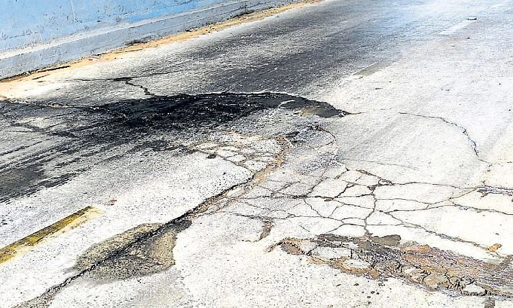 ಮಹಾಕಾಳಿಪಡ್ಪು: ಅಂಡರ್‌ಪಾಸ್‌ ರಸ್ತೆ ಬಿರುಕು, ಹಾನಿ