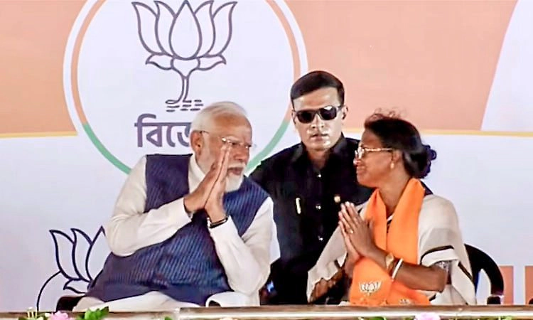 ಅಮ್ಮನ ಆಸರೆಯಾಗಬೇಕಿದ್ದ ಮಗಳನ್ನು ಕಸಿದುಕೊಂಡ ಟಿಎಂಸಿ; ಸಂತ್ರಸ್ತೆಯ ತಾಯಿ ಕಂಡು ಮೋದಿ ಭಾವುಕ!