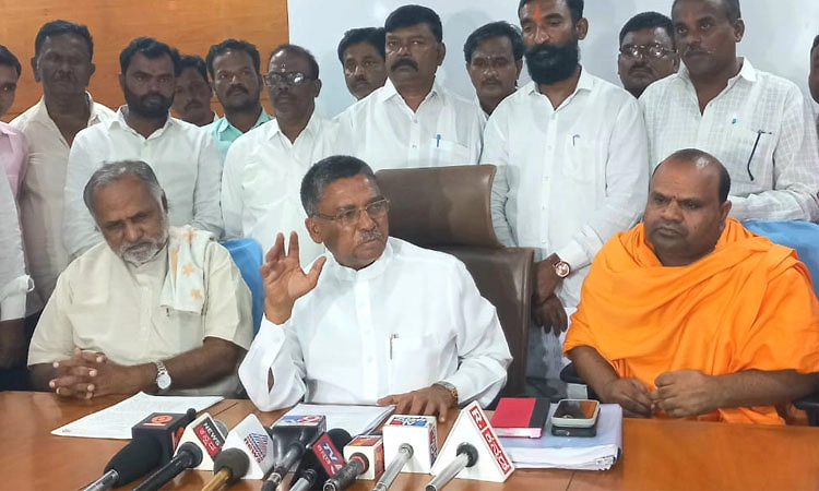 ಎಸ್ ಸಿ, ಎಸ್ ಟಿ  ಹಾಗೂ ಒಬಿಸಿ ಮೀಸಲಾತಿ ಹಕ್ಕಿಗಾಗಿ ಹೋರಾಟ ಅಗತ್ಯ: ವಿ.ಎಸ್.ಉಗ್ರಪ್ಪ