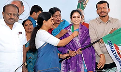 ಜೆಡಿಎಸ್‌ ಸೇರಿದ ʼಬಿಗ್‌ ಬಾಸ್‌ʼ ಖ್ಯಾತಿಯ ಜಾಹ್ನವಿ; ಕುಮಾರಸ್ವಾಮಿ ಸಮ್ಮುಖದಲ್ಲಿ ಸೇರ್ಪಡೆ