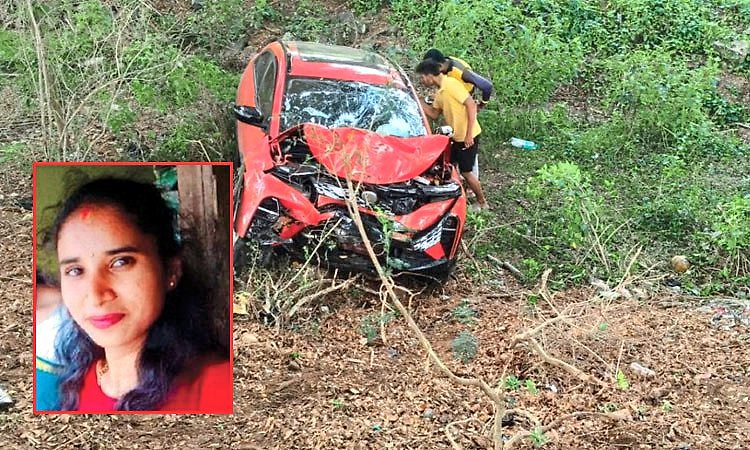 Hunsur: ಕಾರು ಪಲ್ಟಿಯಾಗಿ ಪತ್ನಿ ಸಾವು, ಪತಿ ಸೇರಿದಂತೆ ನಾಲ್ವರಿಗೆ ತೀವ್ರ ಗಾಯ