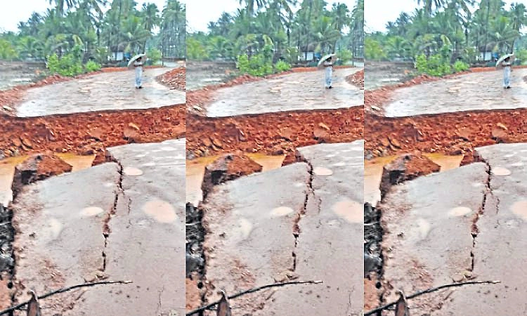 ಮಳೆ ಅವಾಂತರ : ಕೊಚ್ಚಿಹೋದ ಕೊಲ್ಲೂರು ರಸ್ತೆ; ಸಂಚಾರ ಅಸ್ತವ್ಯಸ್ತ