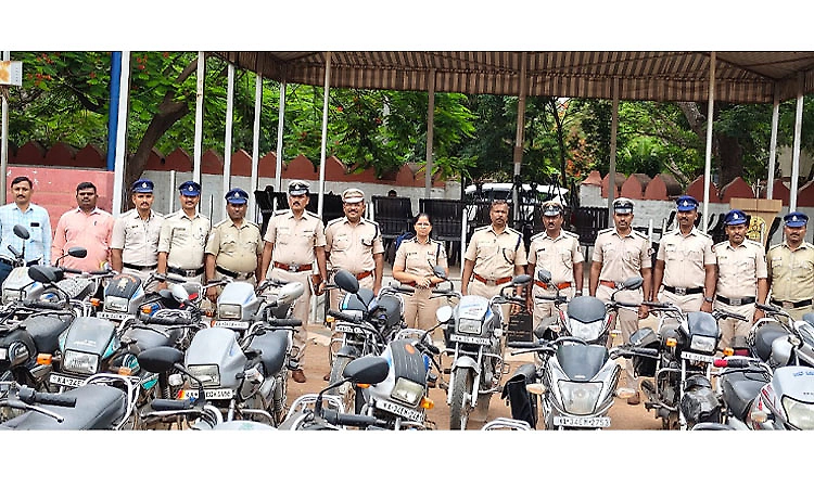 Siruguppa police recover 41 stolen motorcycles worth Rs 20.5 lakh, arrest accused