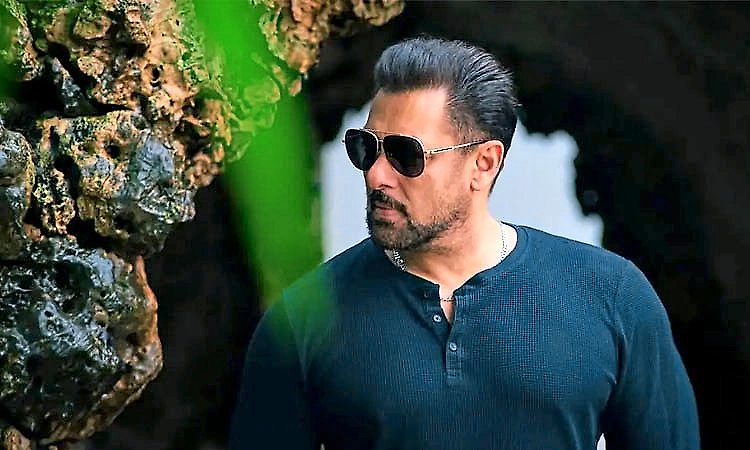 Salman Khan reportedly approached to play Karna in Rakesh Omprakash Mehra's mythological film