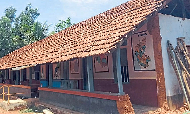 ಶಿಥಿಲ ಶಾಲಾ ಕಟ್ಟಡಕ್ಕೆ ಕಾಯಕಲ್ಪ ಸರಕಾರದ ತುರ್ತು ಸ್ಪಂದನೆ ಅಗತ್ಯ