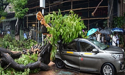 ಮುಂಬೈನಲ್ಲಿ ಮುಂಗಾರು: ತಗ್ಗು ಪ್ರದೇಶಗಳು ಜಲಾವೃತ, ರೈಲು ಸಂಚಾರ ವ್ಯತ್ಯಯ