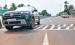 Kumble: ಅಪಘಾತಕ್ಕೆ ಕಾರಣವಾಗುತ್ತಿದೆ ಆರಿಕ್ಕಾಡಿ ಟೋಲ್‌ ಅವಶೇಷ!