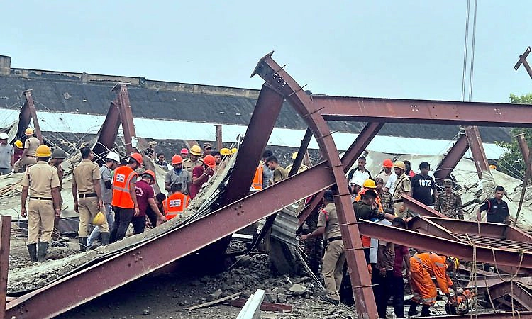Kolkata: ನಿರ್ಮಾಣ ಹಂತದ ಗೋದಾಮು ಕುಸಿದು 16 ಜನರಿಗೆ ಗಾಯ, ಹಲವರು ಸಿಲುಕಿರುವ ಶಂಕೆ