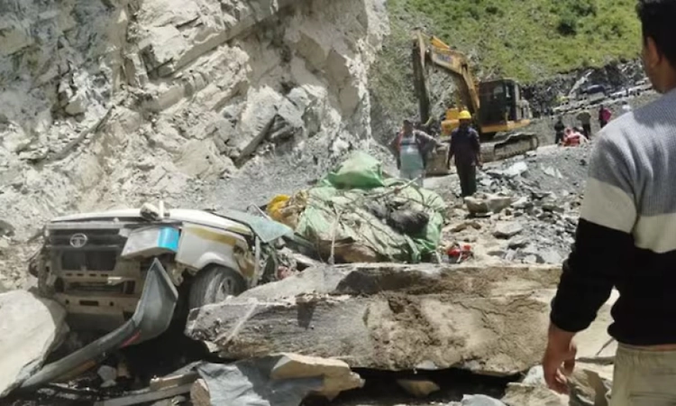 13 dead, two injured as falling boulders crush moving vehicle in Himachal's Lahaul-Spiti