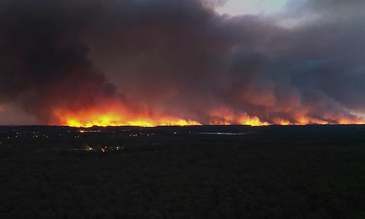 More than 50,000 evacuated as wildfires rage across France and Spain!