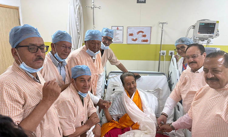 ನಡ್ಡಾ, ಜಿತೇಂದ್ರ ಸಿಂಗ್ ಸಮ್ಮುಖದಲ್ಲಿ 26 ದಿನಗಳ ಉಪವಾಸ ಅಂತ್ಯಗೊಳಿಸಿದ ಸೋನಂ ವಾಂಗ್ಚುಕ್