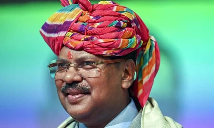 Assault on judiciary, Constitution: Oppn parties condemn attack on CJI