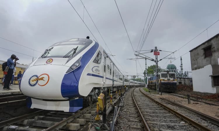 MP Kota Srinivas Poojari seeks extension of Vande Bharat Express service from Mangaluru to Mumbai