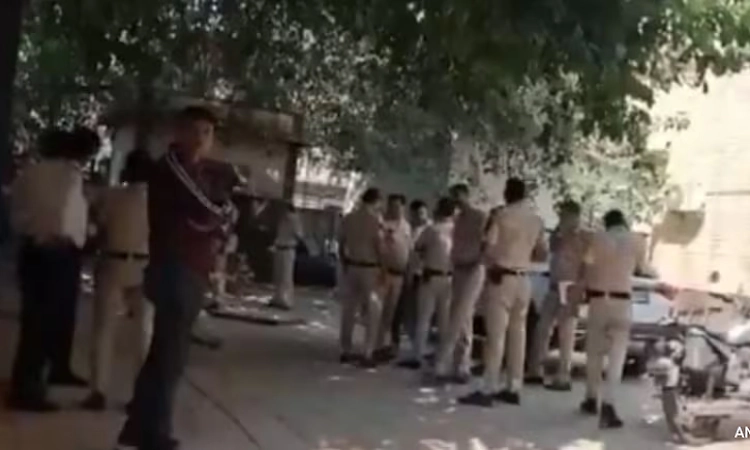 Class 12 student sets herself on fire inside school; police recover 3-page note