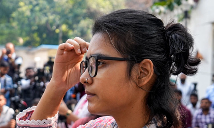 ಶಾಂತಿ ಬಾಂಡ್‌ಗೆ ಸಹಿ ಹಾಕಲು ನೇಹಾ ಬೋರಾ ನಕಾರ