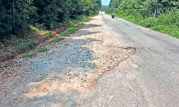 ಮತ್ತೆ ಹದಗೆಟ್ಟ ಕೊಳಲಗಿರಿ- ಪರಾರಿ ರಸ್ತೆ