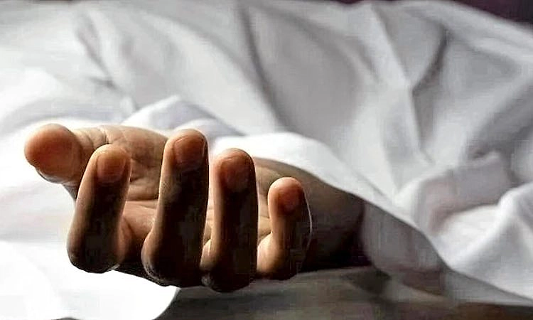 ಸಾಲಗಾರರ ಕಾಟ: ವಿಷ ಸೇವಿಸಿದ ತಾಯಿ, ಹಿರಿಯ ಮಗಳ ಸಾವು; ಇಬ್ಬರು ಮಕ್ಕಳ ಸ್ಥಿತಿ ಗಂಭೀರ