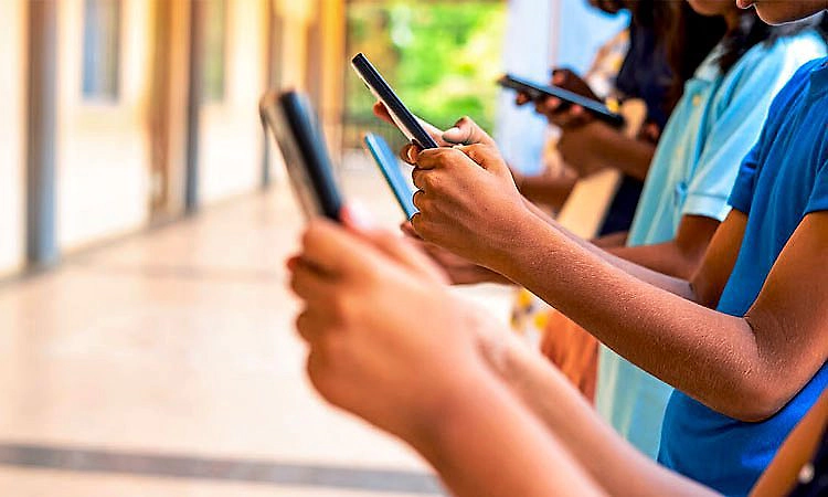 Karnataka: ರಾಜ್ಯದ ಸರಕಾರಿ ಶಾಲೆಗಳ ಮಕ್ಕಳಿಗೆ ಶೀಘ್ರವೇ ಅಂತರ್ಜಾಲ ಸುರಕ್ಷೆ ಪಾಠ!