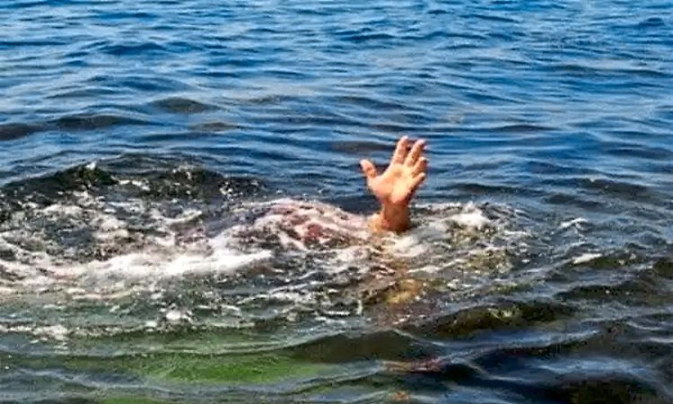 Madikeri: ಕೆರೆಗೆ ಹಾರಿ ಮಹಿಳೆ ಆತ್ಮಹ*ತ್ಯೆ