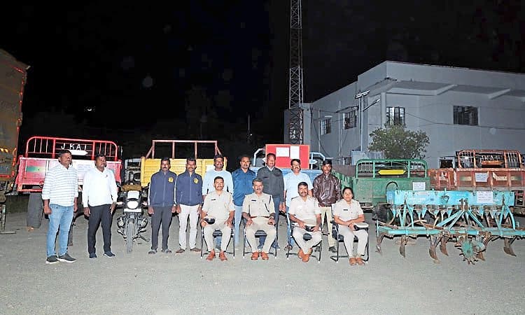 ಮೆಹಕರ್ ಪೊಲೀಸರ ಭರ್ಜರಿ ಕಾರ್ಯಾಚರಣೆ: ಟ್ರ್ಯಾಕ್ಟರ್ ಟ್ರಾಲಿ ಕಳ್ಳತನ ಪ್ರಕರಣ; ಮೂವರ ಬಂಧನ