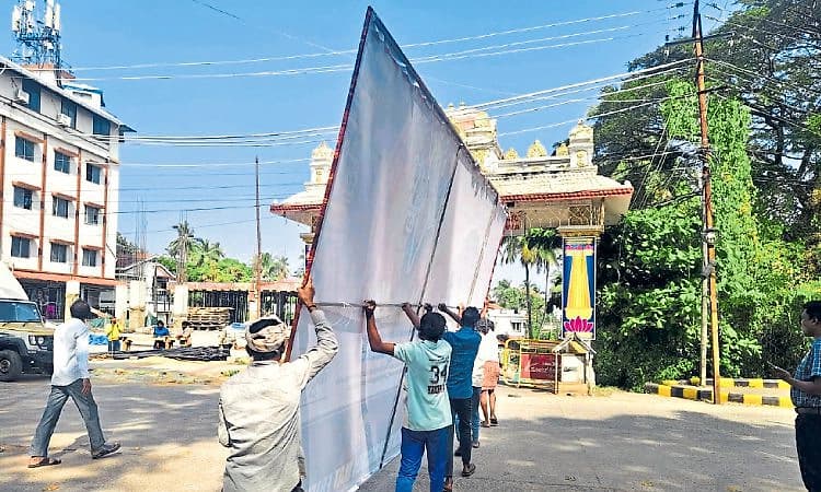 Mangaluru: ಫ್ಲೆಕ್ಸ್‌  ವಿರುದ್ಧ ಕಾರ್ಯಾಚರಣೆಗೆ ಮೂರು ಪ್ರತ್ಯೇಕ ತಂಡ