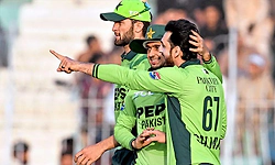 ಐಸಿಸಿ ನಿಷೇಧಕ್ಕೆ ಬೆದರಿ ಮೆತ್ತಗಾದ ಪಾಕ್‌ನಿಂದ ವಿಶ್ವಕಪ್‌ ತಂಡ ಪ್ರಕಟ 