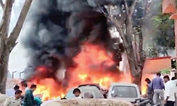 ಶ್ಮಶಾನದಿಂದ ಹಾರಿ ಬಂದ ಬೆಂಕಿ ಕಿಡಿ: 25 ಬೈಕ್‌, ಕಾರು ಕರಕಲು