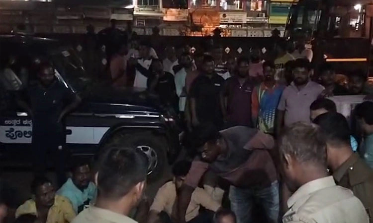 ಭಟ್ಕಳ: ಹಿಂದೂಗಳ ಮನೆ ಮೇಲೆ ಕಲ್ಲುತೂರಾಟ, ಮುಸ್ಲಿಂ ಯುವಕರ ಬಂಧನ