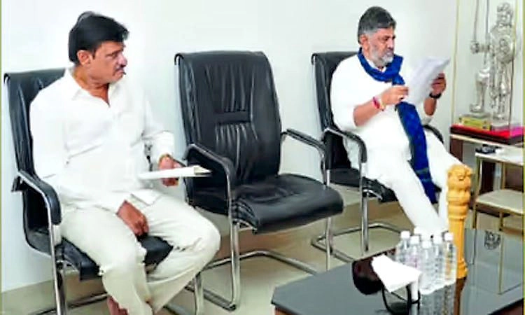 ಅನುದಾನಕ್ಕಾಗಿ ಯಾರ ಕಾಲು ಬೇಕಾದರೂ ಹಿಡಿಯುವೆ:  ಶಾಸಕ ಮುನಿರತ್ನ